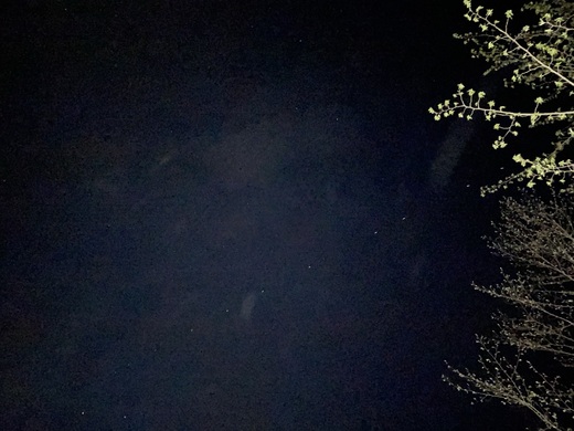 Jeden chlapek stehuje do vesmiru satelity.JPEG