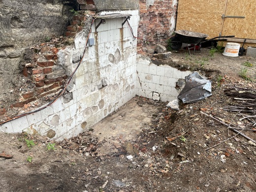 Vyndavani plechu_ trochu hecu a nasli jsme koupelnu.JPEG
